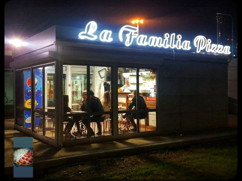 La Familia Pizza