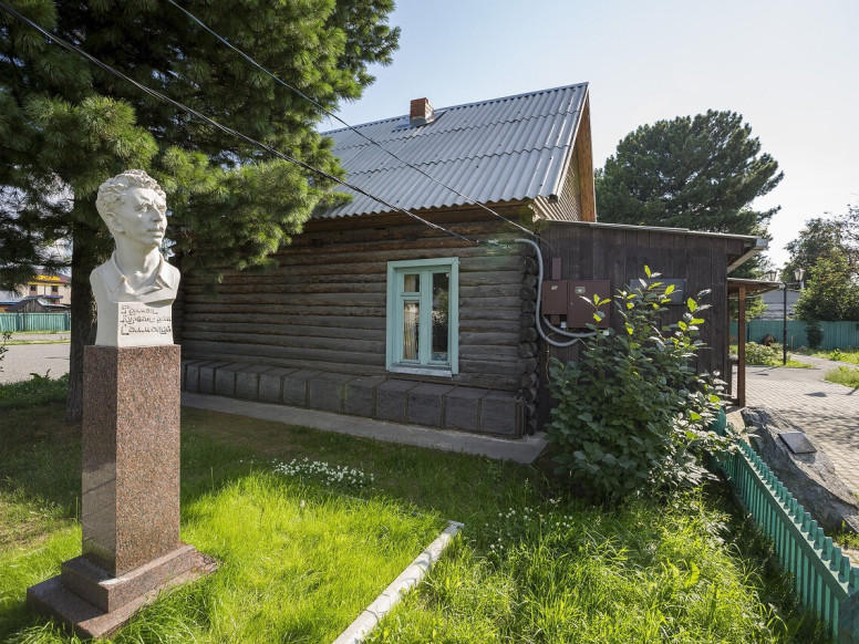 Мемориальный комплекс геологов первопроходцев Дом Ф. К. Салм...