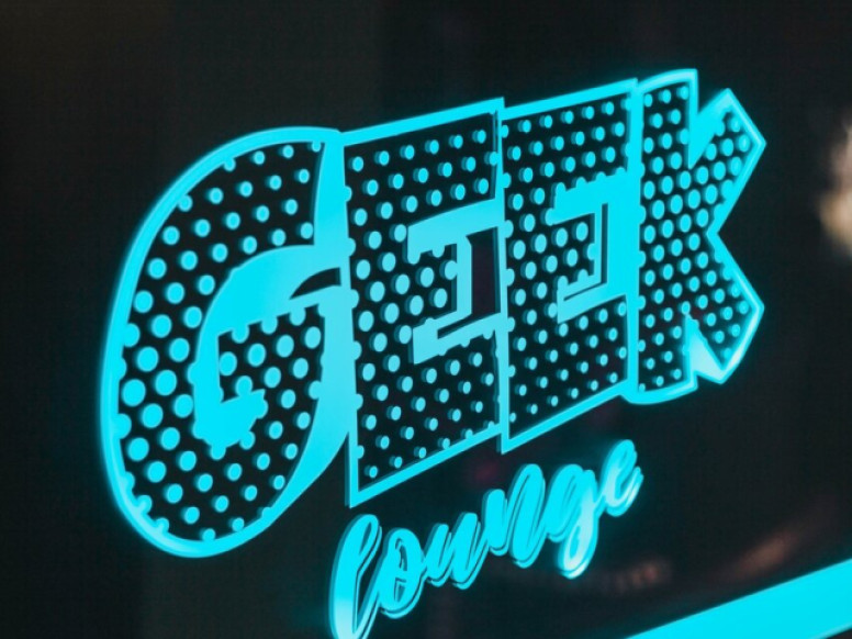 Geek lounge